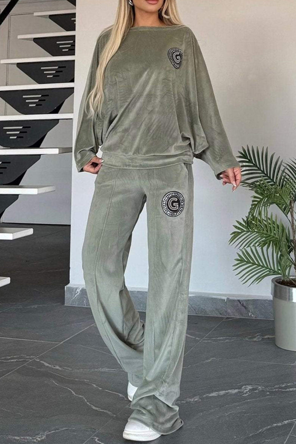 Conjunto de pantalón y blusa de manga larga con cuello barco en talla grande