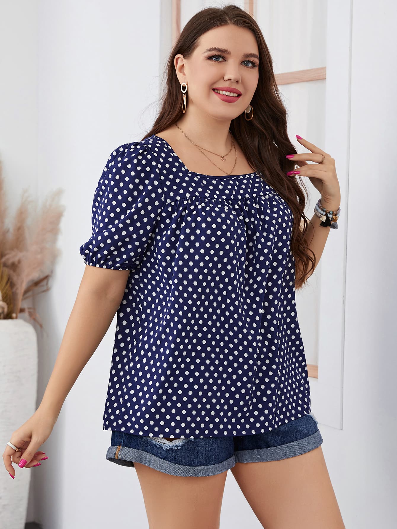 Blusa de lunares con escote cuadrado y talla grande color miel